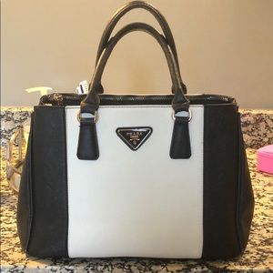 Dupe handbag